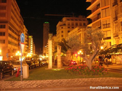 La Rambla  y el Hotel Gran Sol. Alicante - Alicante, Alicante, Comunidad Valenciana